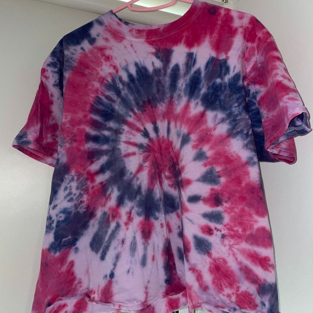 Tie Dye Tee Shirt: Red & Navy Swirl